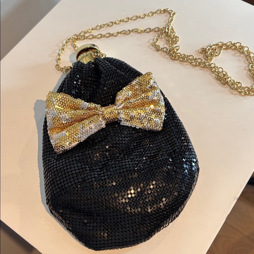 Black chainmail Metal Mesh Purse with goldtone Accordion Closure bow detail - Picture 4 of 11